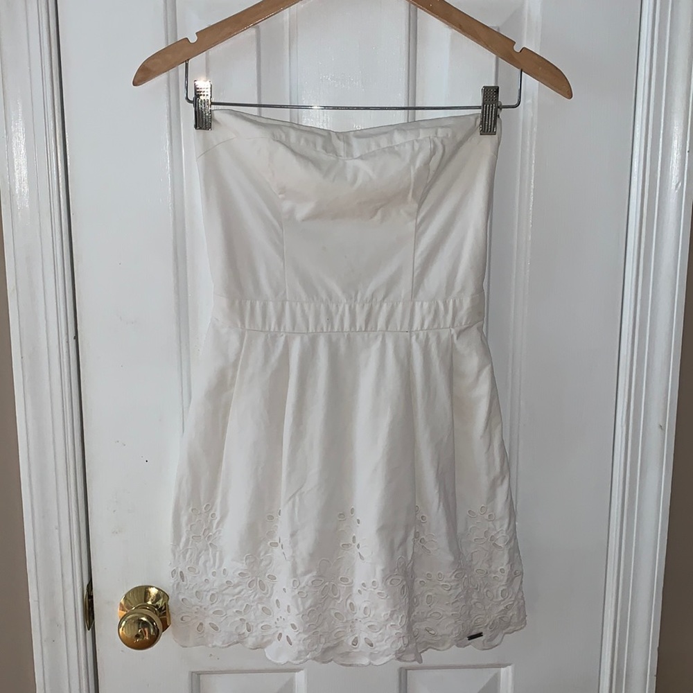 Simple White Hollister Strapless Dress with sweetheart neckline